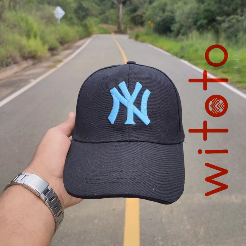 GORRA YANKEES NEGRA LOGO CELESTE